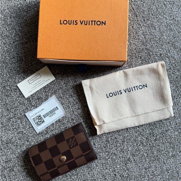 Louis Vuitton 6 Key Holder - Picture 1 of 9